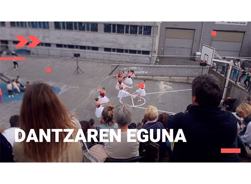 Dantzaren Nazioarteko Eguna dantzan ospatu dute Eibarren