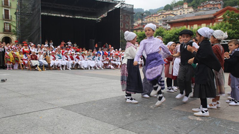 Dantzari Egunarekin agurtuko dute kurtsoa Kezka Dantza eskolakoek bihar