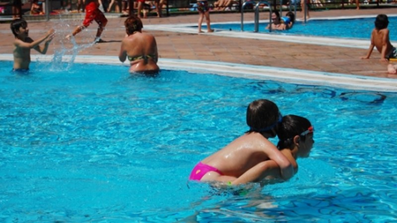 Datorren zapatuan zabalduko dituzte kanpoko igerilekuak