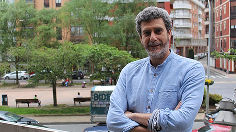 Davide Cerchi, euskarak bustitako genoarra