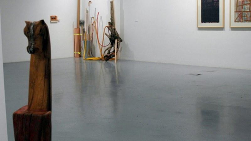 Deba bailarako artisten erakusketa kolektiboa ikusgai dago, urriaren 22ra bitartean