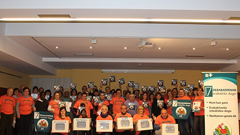 Debabarrena mailako galdeketa aurkeztu du Gure Esku Dagok