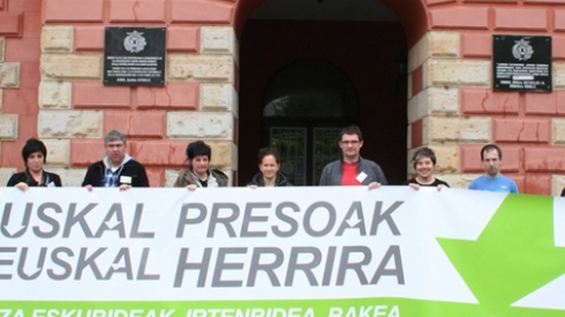 Debabarrenako EH Bilduko ordezkariek presoen aldeko hainbat konpromiso hartu dituzte