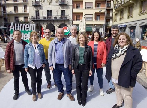 Debabarreneko EAJ-PNVren alkategaiak aurkeztu zituzten domekan Deban