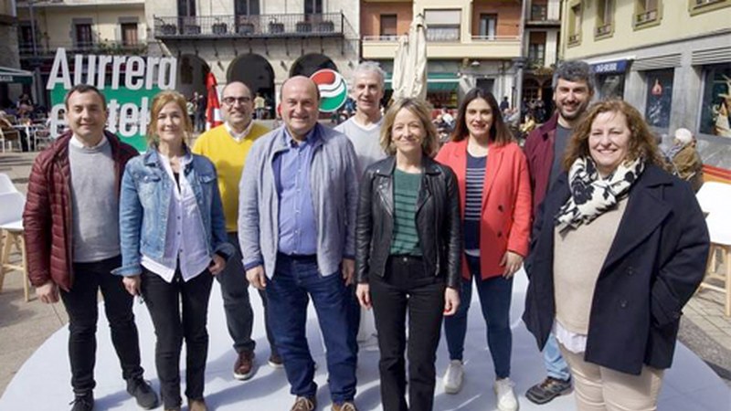 Debabarreneko EAJ-PNVren alkategaiak aurkeztu zituzten domekan Deban