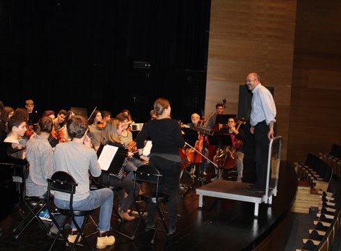 Debabarreneko Orkestra Sinfonikoak kontzertua emango du gaur iluntzean Coliseoan