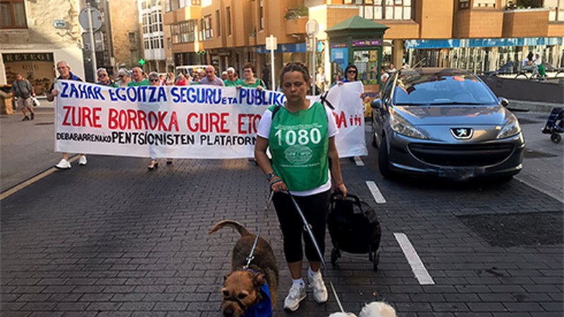 Debabarreneko pentsiodunek zahar-egoitza seguru eta publikoak eskatu dituzte