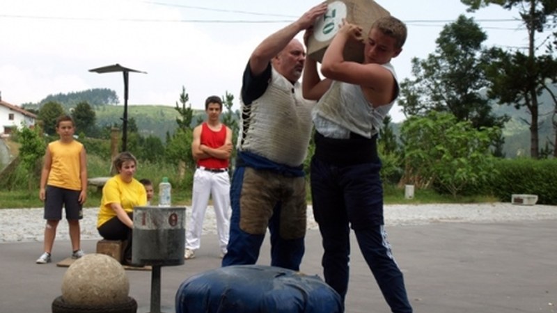 Debabarreneko turismoa eta herri kirolak Fitur azokan