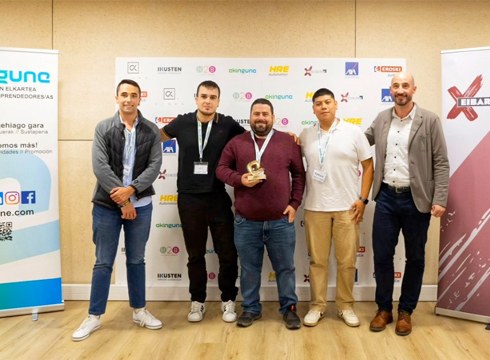 Dementziak eta alzheimerra dutenei zuzendutako Senide proiektuak irabazi du On Ekin 2023 Saria