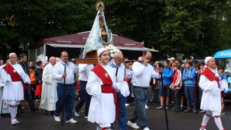 Dena prest Arrateko jaiei ekiteko