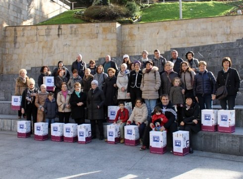 Dendarien Elkarteak 40 otar banatu ditu