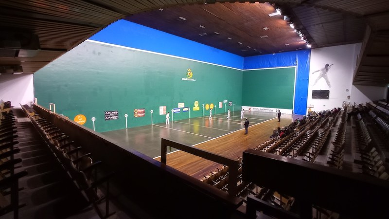 Deporreko bi pilotari bakarrik gelditzen dira Gipuzkoako Eskuz banakako Txapelketan