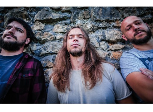 DEUS EZ musika taldea: "“Diskoa kalean daukagu eta orain zuzenekoak prestatzen ari gara”