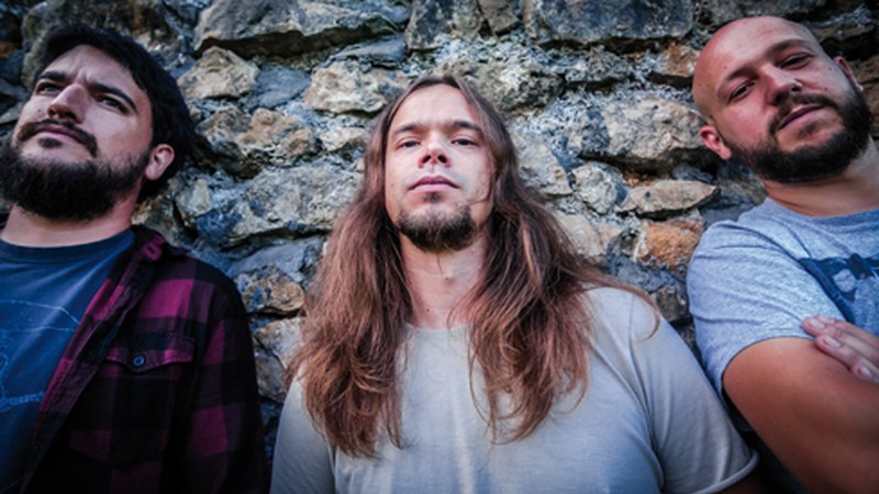 DEUS EZ musika taldea: "“Diskoa kalean daukagu eta orain zuzenekoak prestatzen ari gara”