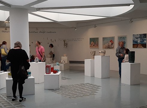 Dibujo eta Zeramika udal eskolakoen ikasturte amaierako erakusketa zabalduko dute bihar