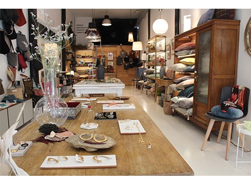 Digitalki egokitzeko laguntzak emango dizkiete merkatariei