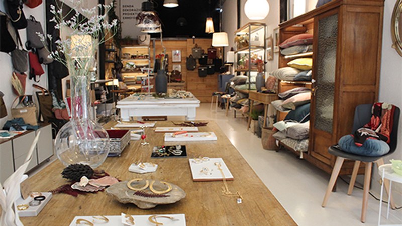 Digitalki egokitzeko laguntzak emango dizkiete merkatariei