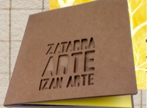 Diseinu grafiko industrialari buruzko argitalpena eta erakusketa