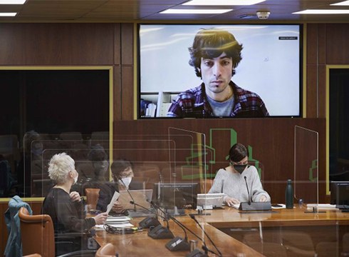 Disney Pluseko estreinaldi guztiak euskaraz izateko eskaera egin dute