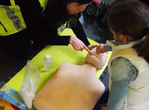 Doako hitzaldia eta bihotz-biriketako suspertze tailerra antolatu ditu DYA Gipuzkoak