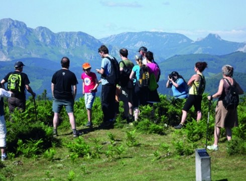 Dolmenen Ibilbidea gehitu diote Debabarreneko turismo eskaintzari
