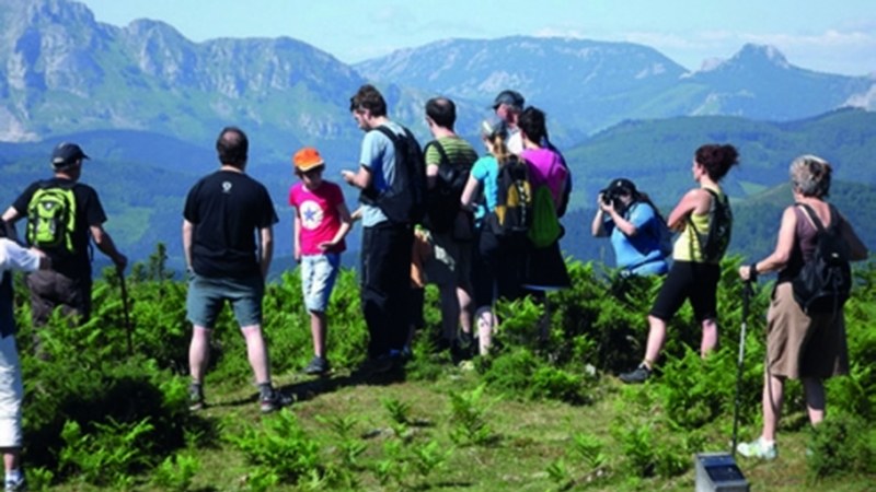 Dolmenen Ibilbidea gehitu diote Debabarreneko turismo eskaintzari