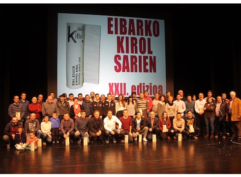 Domeka eguerdian banatuko dira Coliseoan 2017ko Eibarko Kirol Sariak