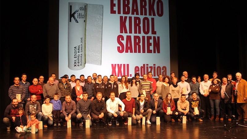 Domeka eguerdian banatuko dira Coliseoan 2017ko Eibarko Kirol Sariak