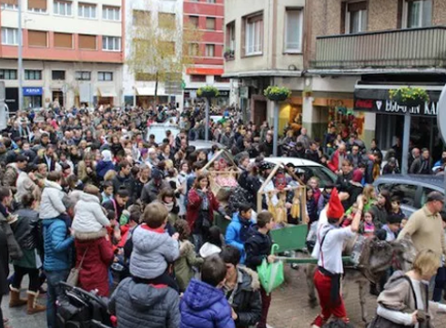 Domekan 11:30ean Urkizutik abiatuko da "Zatoz Olentzerorekin abestera!" kalejira
