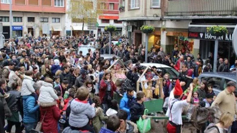 Domekan 11:30ean Urkizutik abiatuko da "Zatoz Olentzerorekin abestera!" kalejira