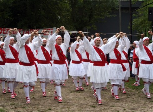 Domekan betiko ordutegiari jarraituko diote Arraterako autobusek