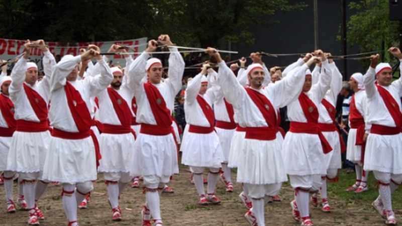 Domekan betiko ordutegiari jarraituko diote Arraterako autobusek