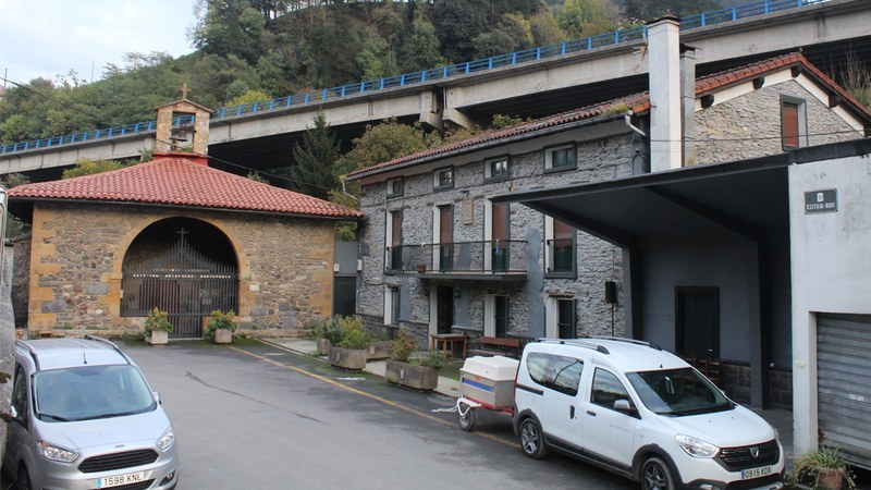 Domekan hasiko dira mezak ospatzen Azitainen