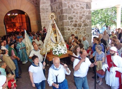 Domekan jaia Arratera bueltatuko da, Kofradia eta Baserritar Jubilatuen egunean