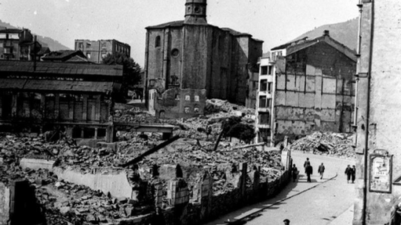 Donostian fusilatu zituzten eibartarren senideei deia