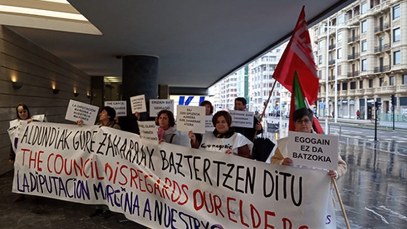 Donostiraino eraman dituzte euren aldarriak Egogain Gerontologia Zentruko beharginek