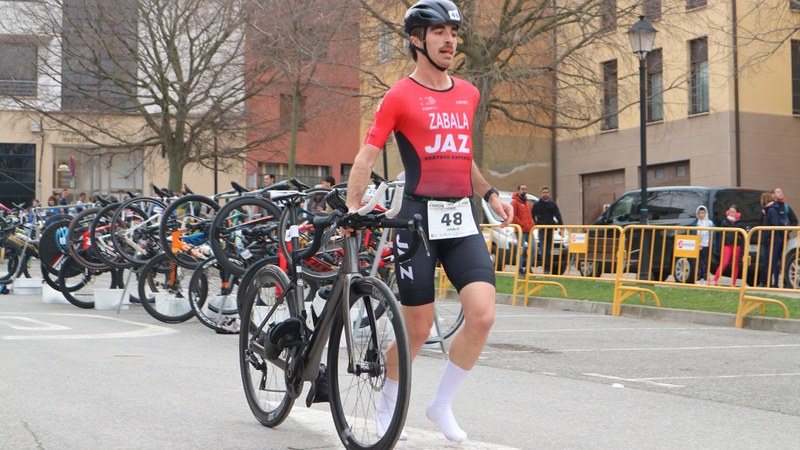 Duatloi denboraldia hasi dute Jaz Eibar Triatloi Taldekoek