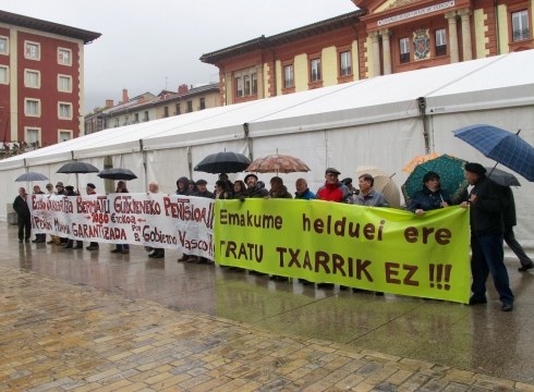 Duintasuna elkarteak bilera eta elkarretaratzea egin zituen martitzenean