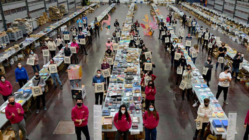 Durangoko Azokako taupada ez da eten: 7.800 erosketa, 27.758 produktu salduta eta 50.000 kulturzale egitarauaz gozatzen