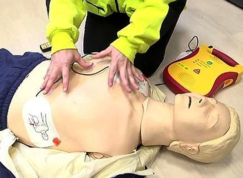 DYA elkarteak doako Suspertze eta Desfibrilagailu Tailerra emango du Eibarren