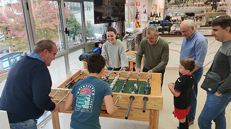Ederki pasatu zuten Untzagan jokatutako belaunaldien arteko futbolin txapelketan
