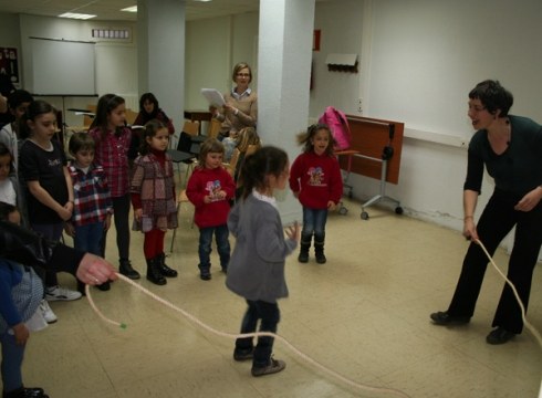 Ederto ibili dira kantu-jolas tailerrean