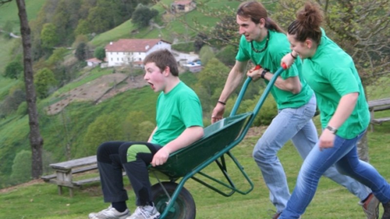 Ederto ibili dira Santa Kurutzeko jaietan