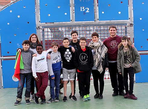 Ederto ibili ziren gazteak zapatuan, zezen plazako jolasetan