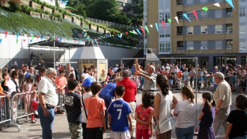 Ederto ospatu dituzte sanpedroak Karmen kalean