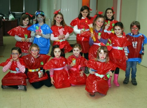 Ederto pasatu dute koko-jantzi tailerrean