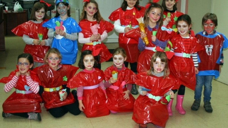 Ederto pasatu dute koko-jantzi tailerrean