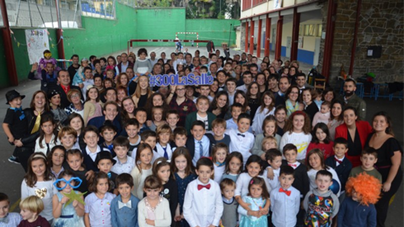 Ederto pasatu zuten La Salle Isasin Izartxo aisialdi taldearen 25. urteurrenean