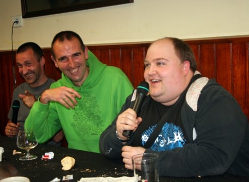 Ederto pasatu zuten Legarreko bertso-kantu bazkarian