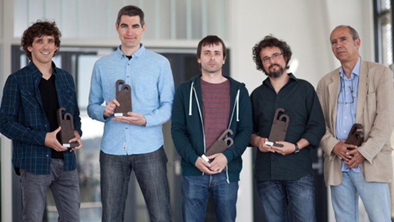 Edu Lartzaguren eibartarrak CAF-Elhuyar saria jaso du zientzia-kazetaritza kategorian